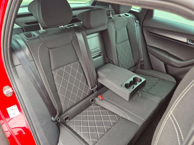 Škoda Karoq (2025) Sportline 1.5TSi 110kW 7°autom - fotka 15 z 31