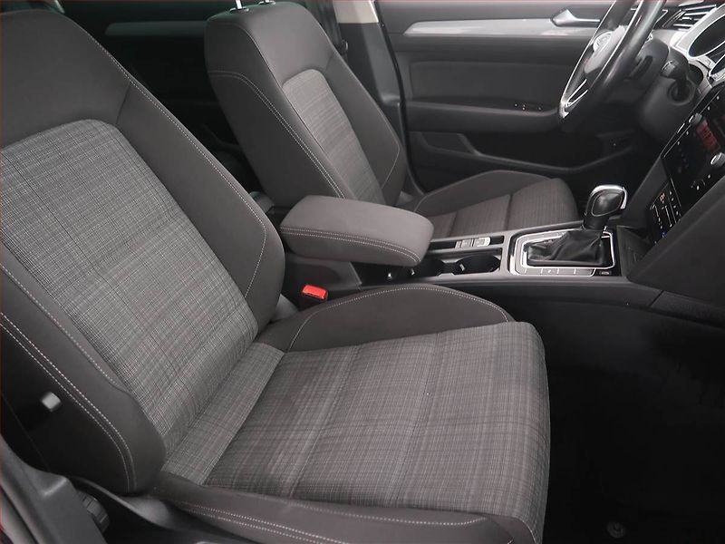Volkswagen Passat (2021) Business 2.0 TDI, Automat - fotka 9 z 21