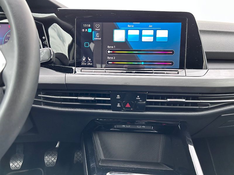 Volkswagen Golf (2023) 1.5 TSI 110kW Style - fotka 23 z 35