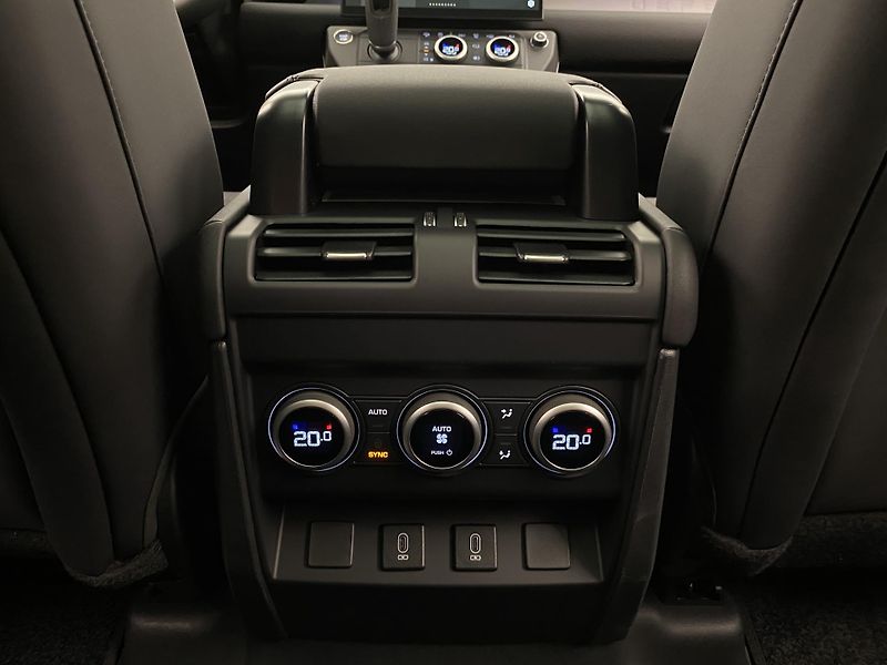 Land Rover Defender (2026) 130 D250 X-Dynamic SE - fotka 61 z 64