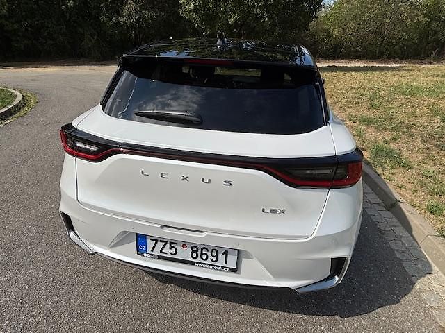 Lexus LBX (2024) - fotka 8 z 8