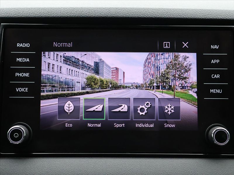 Škoda Karoq 2,0 TDI 110kW DSG CZ Style+ - fotka 29 z 40