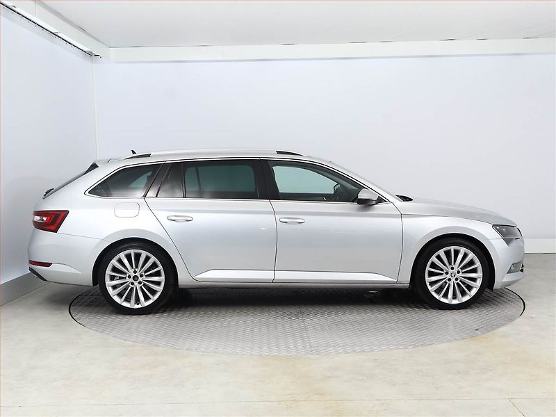 Škoda Superb (2015) Ambition 2.0 TDI, Automat - fotka 6 z 19