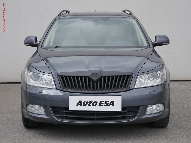 Škoda Octavia (2011) 1.6 TDi, Elegance, DSG - fotka 2 z 20
