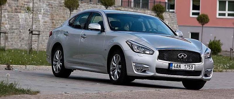 Infiniti Q70.