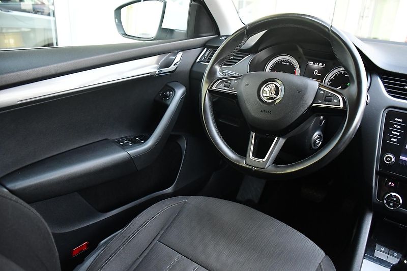 Škoda Octavia 1.5TSi 110kW DSG NAV KESSY - fotka 22 z 52