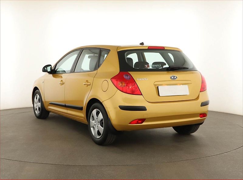Kia Ceed (2007) LX 1.4 CVVT, ČR,1.maj - fotka 4 z 12