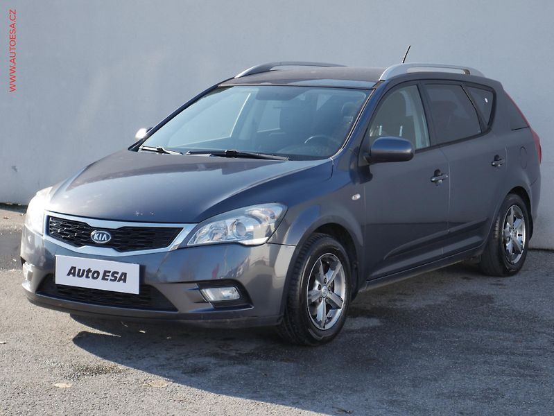 Kia Ceed (2010) 1.4CVVT, ČR, AC, park.asist - fotka 3 z 17