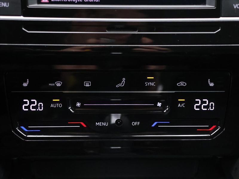 Volkswagen Passat 1,5 TSI 110kW DSG Business DPH - fotka 23 z 33
