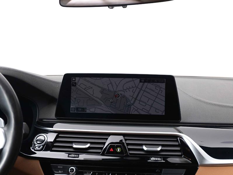 BMW Řada 5 540d xDrive Touring - fotka 14 z 21