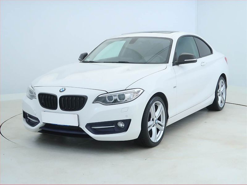 BMW Řada 2 (2015) Sport Line 218d, Navi - fotka 2 z 17