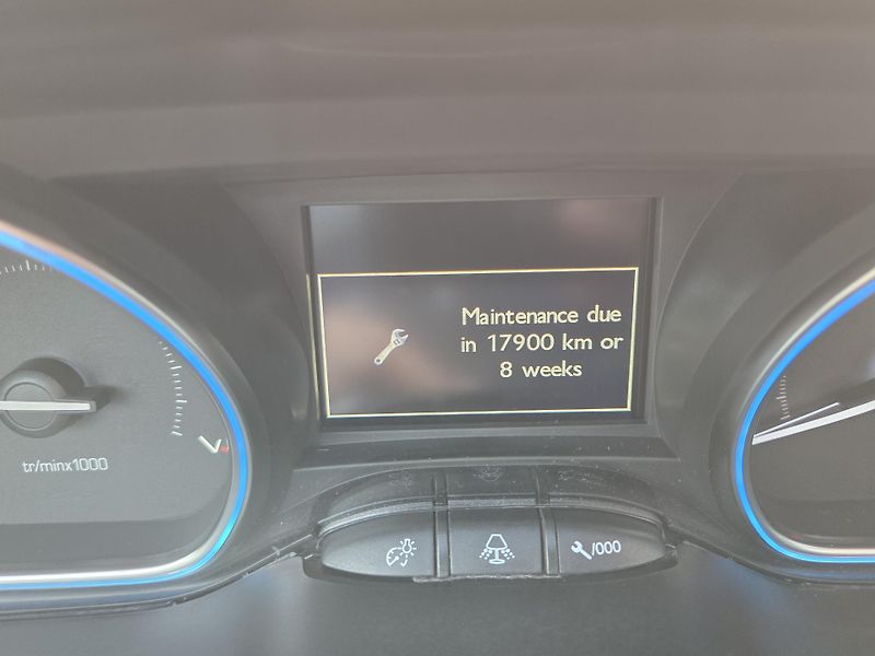 Peugeot 2008 (2017) 1.2 PT 110 ALLURE MAN5 - fotka 15 z 28