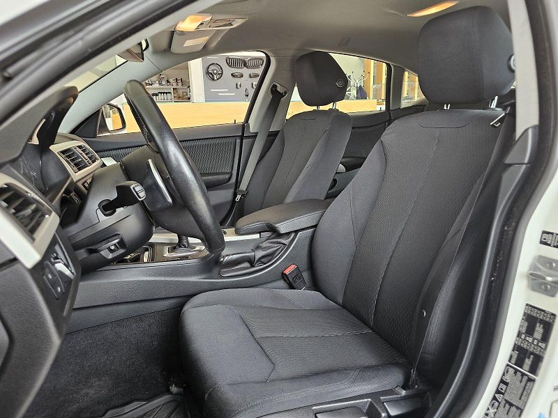 BMW Řada 4 420d xDrive - fotka 11 z 22
