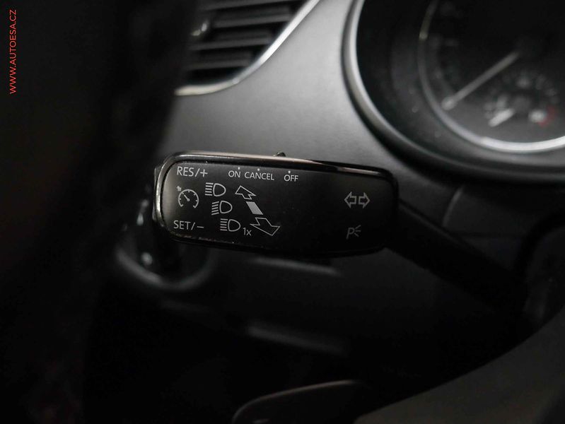Škoda Octavia (2015) 2.0 TDi, ČR, DSG, AC, park - fotka 16 z 20