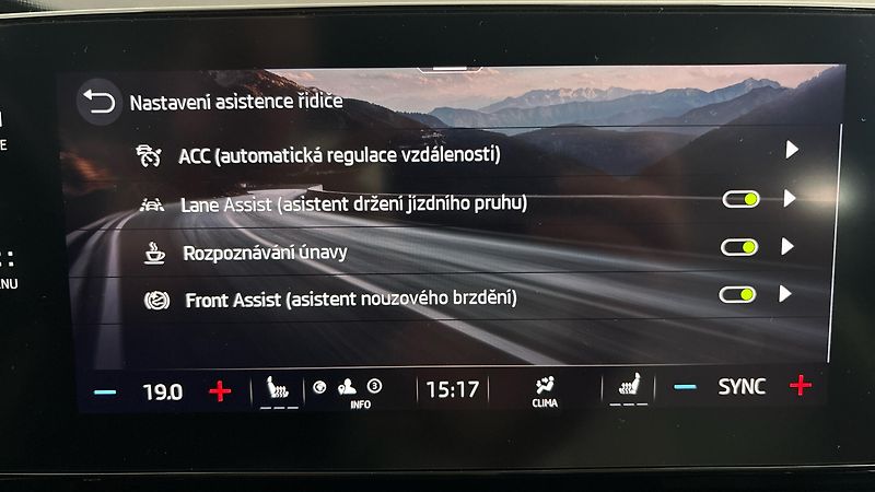 Škoda Octavia 2.0 TDI Style - fotka 23 z 25