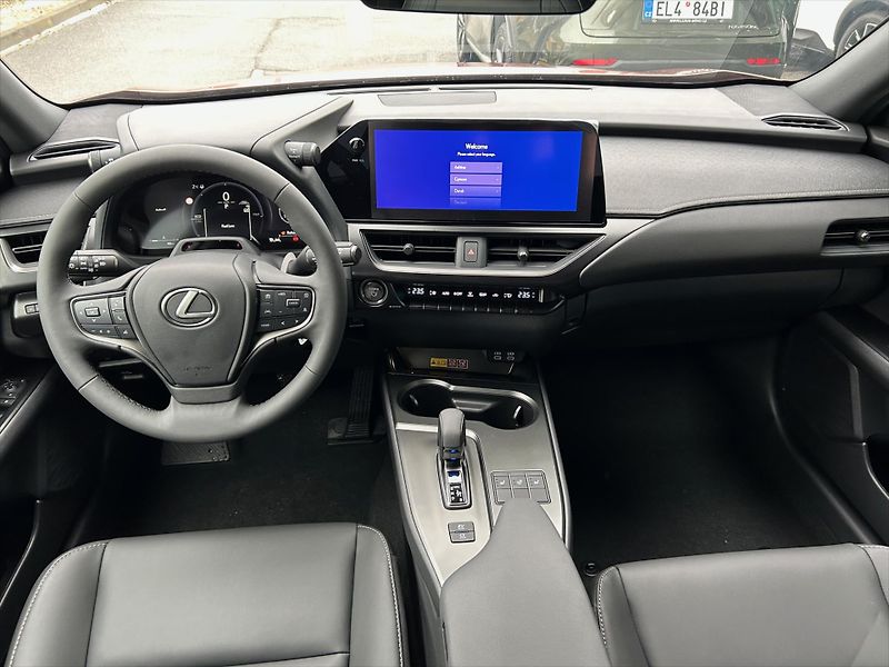Lexus UX 300h (2025) 2.0   F Sport Design Bi- Tone - fotka 10 z 11
