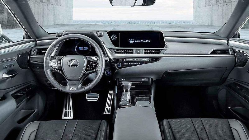 Lexus ES.