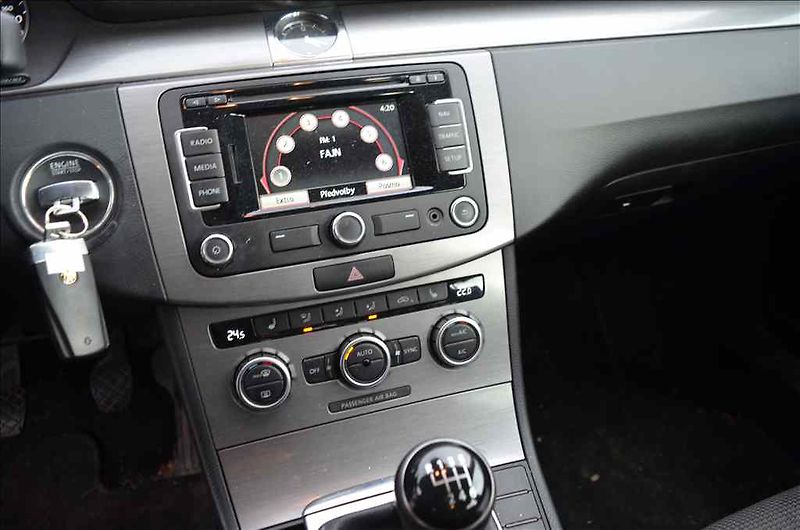 Volkswagen Passat (2012) VARIANT 2,0 TDI - fotka 19 z 26