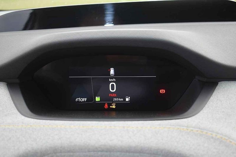 Škoda Enyaq iV při jízdě v chladném počasí