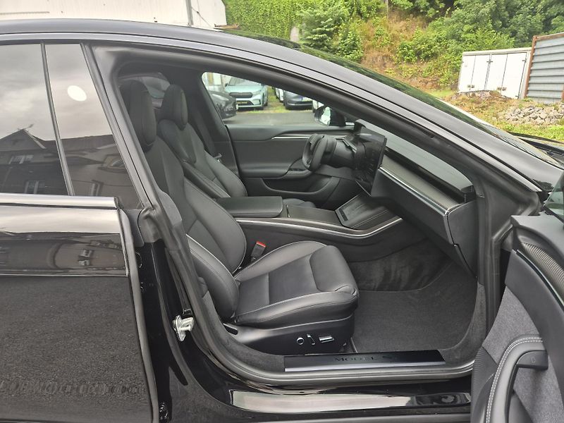 Tesla Model S PLAID PERFORMANCE - fotka 16 z 47