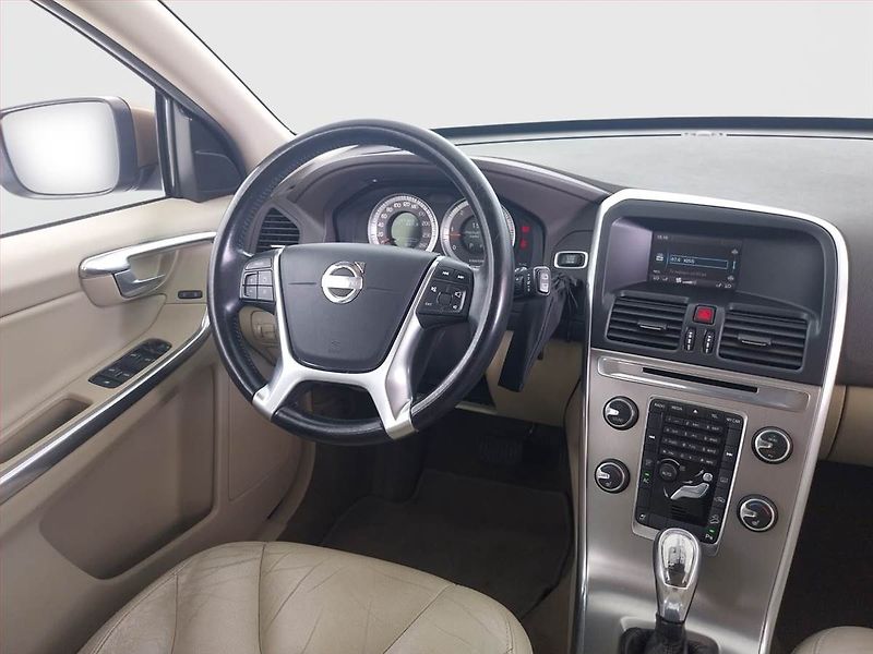 Volvo XC60 (2012) D3, 4X4, Automat, Xenony - fotka 7 z 19