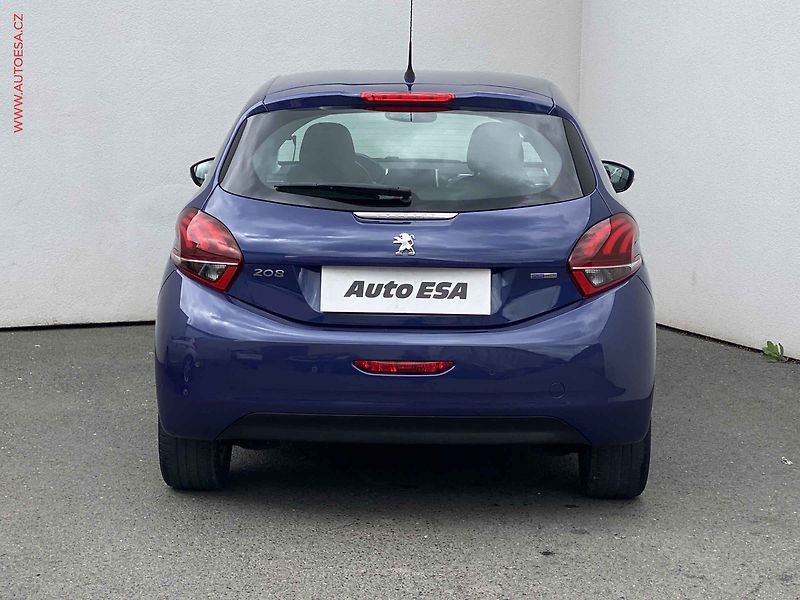 Peugeot 208 (2017) 1.2 PT, Allure, navi - fotka 5 z 15