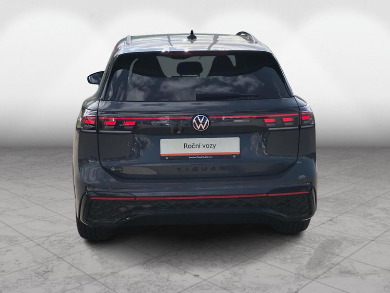 Volkswagen Tiguan R-Line People 1,5 eTSI 110kW m - fotka 9 z 30