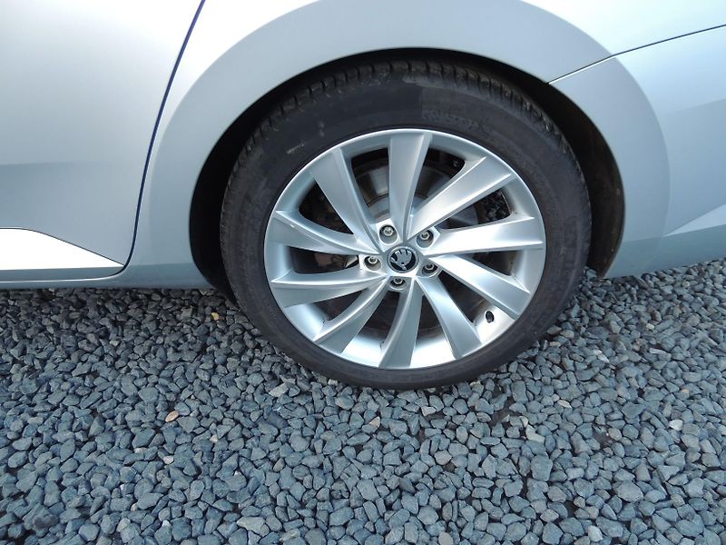 Škoda Superb (2017) 2.0TDi,140kw,L&K,ČR - fotka 17 z 66