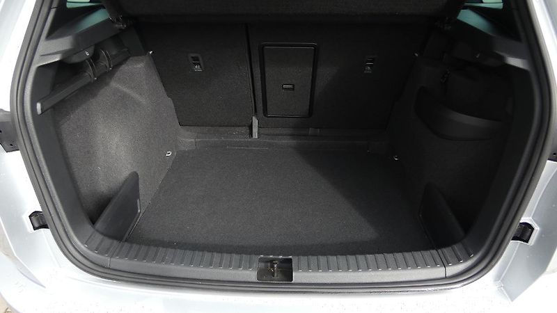 Škoda Karoq 1,5 TSI Sportline DSG - fotka 21 z 25