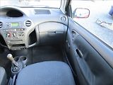 Toyota Yaris 1.0VVT-i Terra KLIMA - náhled 10