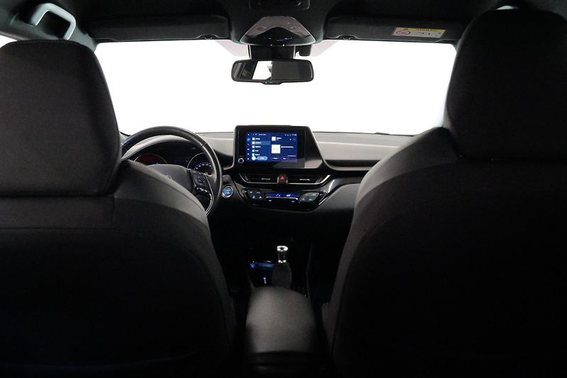 Toyota C-HR - fotka 27 z 30
