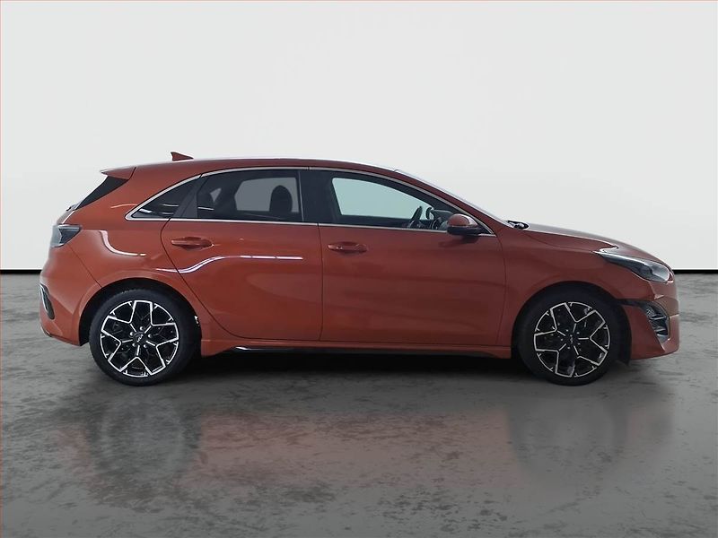 Kia Ceed (2023) 1.5 T-GDI - fotka 6 z 17