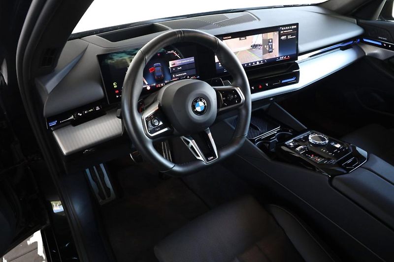 BMW Řada 5 520d xDrive - fotka 2 z 32