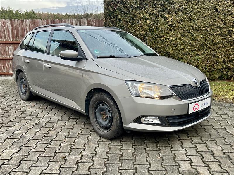 Škoda Fabia 1,0 MPI / KLIMA - fotka 7 z 37