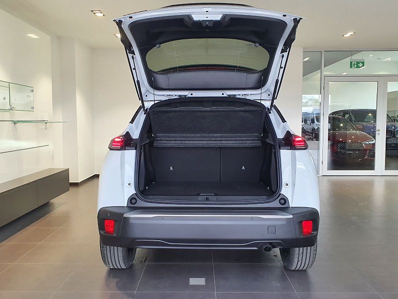 Peugeot 2008 (2026) ALLURE 1.2 TURBO 100k MAN6 - fotka 9 z 17