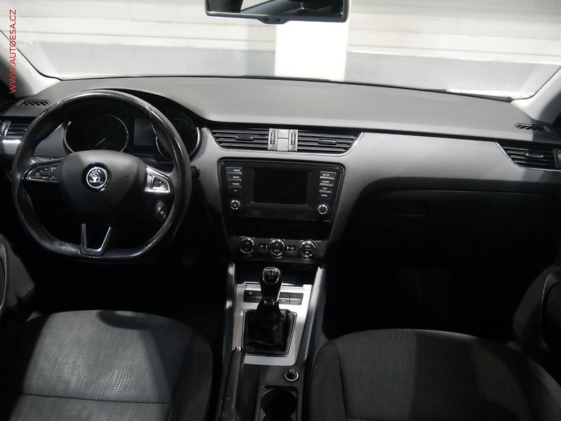 Škoda Octavia (2014) 1.6 TDi, ČR, Elegance, STK2 - fotka 8 z 18