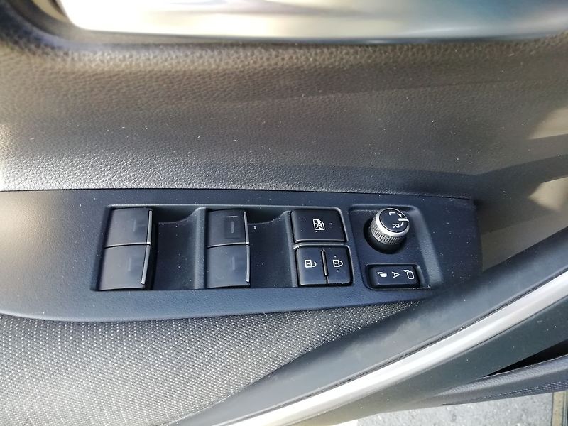 Toyota Corolla 1,8 HEV e-CVT Style - fotka 17 z 21