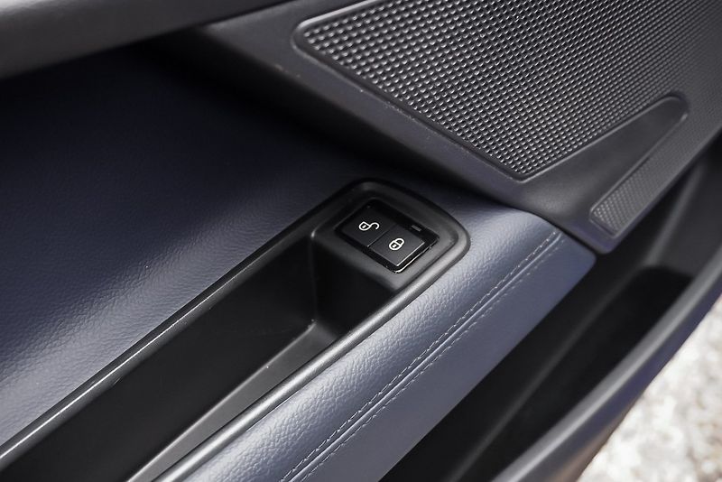 Jaguar XE S SUPERCHARGED DPH - fotka 17 z 33