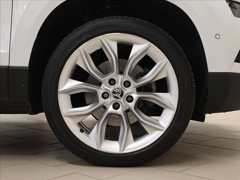 Škoda Karoq 2,0 TDI Style+ 4x4 DSG perleť - fotka 33 z 40