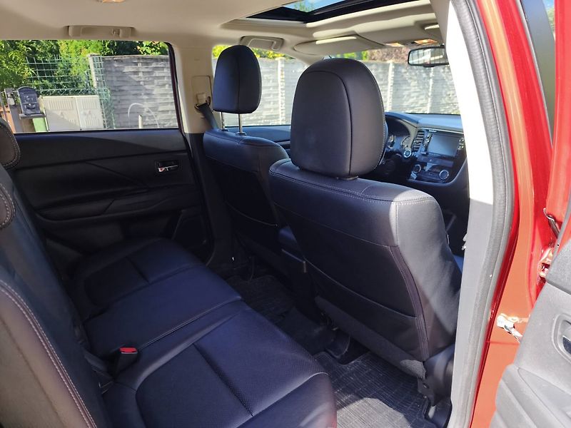 Mitsubishi Outlander (2015) - fotka 14 z 38