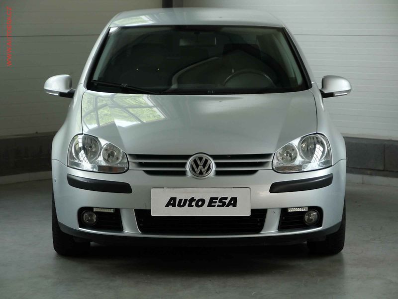Volkswagen Golf (2006) 1.6 16V, ČR, AC, tempo, park - fotka 2 z 18