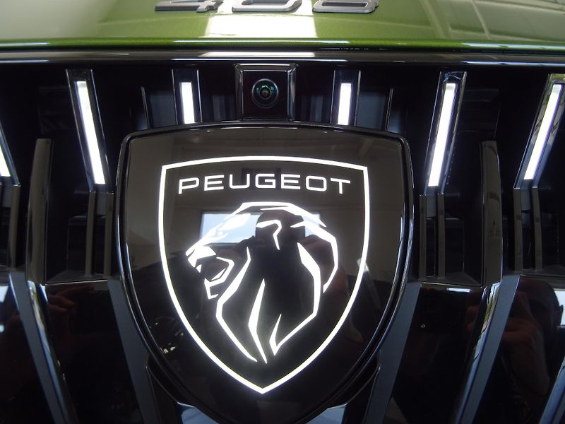 Peugeot 408 (2026) GT Plug-in HYBRID 240k e-DCS7 - fotka 46 z 55