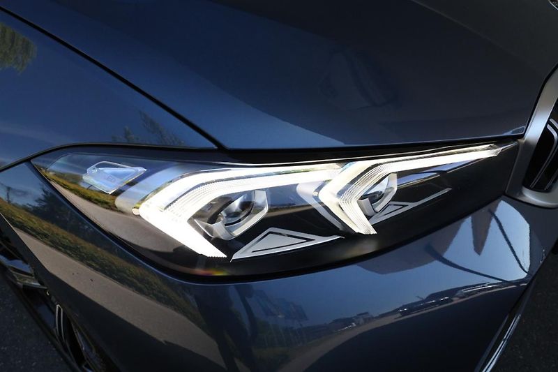 BMW Řada 3 330i xDrive Touring - fotka 20 z 22