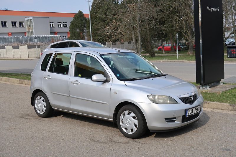 Mazda 2 (2004) 1,25i Comfort, 55 kW, ČR - fotka 2 z 30