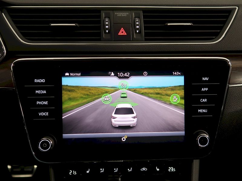 Škoda Superb (2021) SCOUT 2.0TDI 147KW DSG 4x4 - fotka 27 z 39