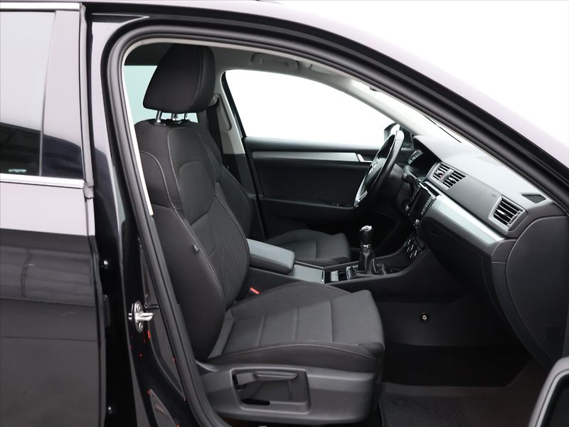 Škoda Superb 2,0 TDI 110kW CZ Aut.klima Nav - fotka 12 z 31