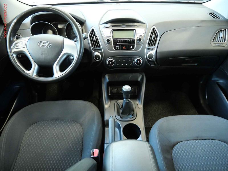 Hyundai ix35 (2010) 2.0 i, ČR, Klima - fotka 8 z 20
