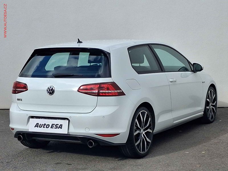 Volkswagen Golf (2013) 2.0 TSi, GTi, bixen, navi - fotka 4 z 17