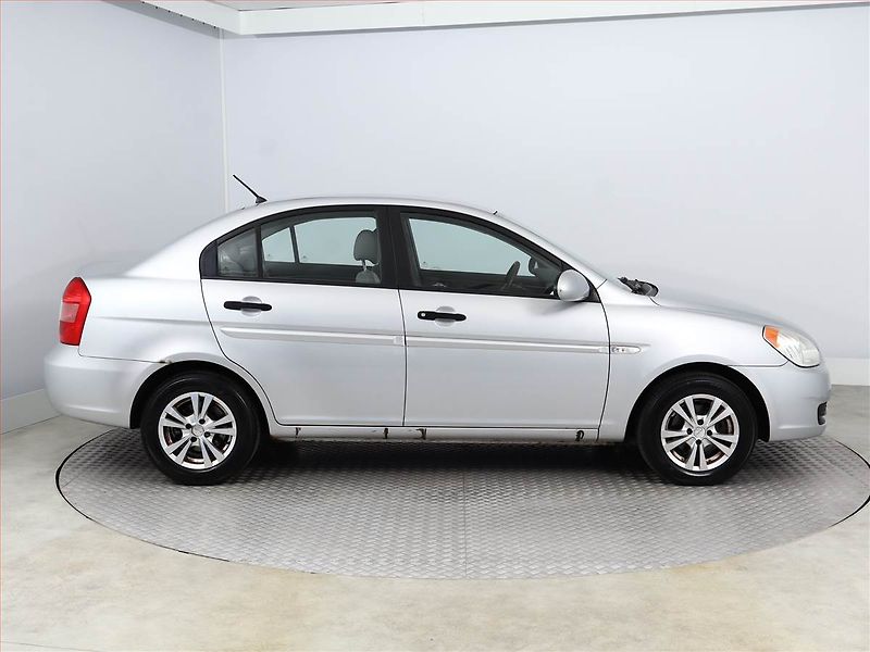 Hyundai Accent (2008) 1.4i, po STK, jezdí dobře - fotka 6 z 12