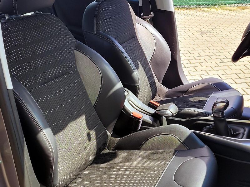 Peugeot 2008 PT Allure *ROZVODY*serv.kn     - fotka 28 z 46